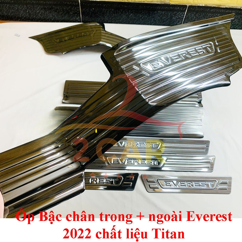 Ốp bậc cửa, nẹp bước chân trong, ngoài xe Ford Everest 2022 2023 2024 chất liệu Titan cao cấp
