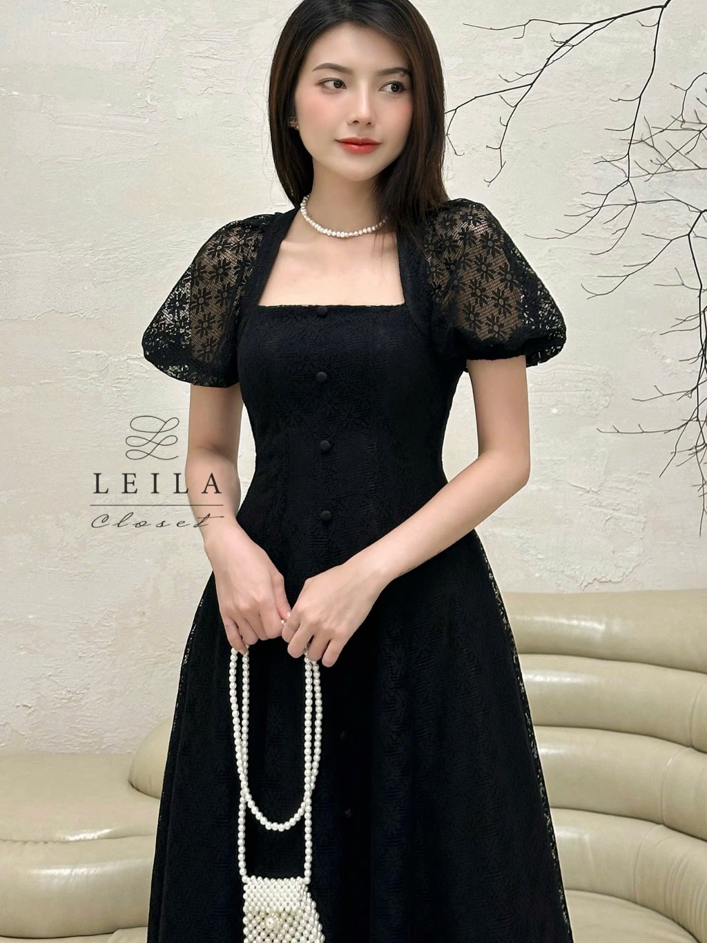 Ảnh LEILA CLOSET | Đầm thiết kế Dalia đen dáng cổ vuông tay phồng xẻ tà trước 3