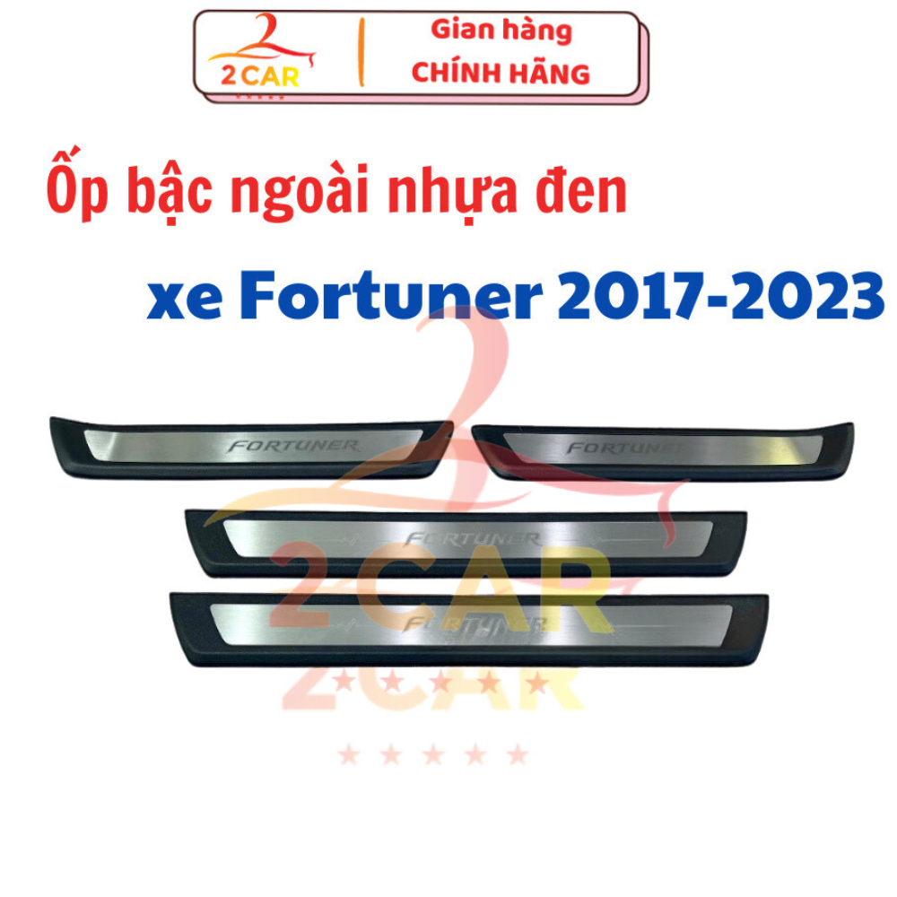 Ốp bậc cửa ngoài xe Toyota Fortuner 2017 2018 2019 2020 2021 2022 2023 2024 mẫu nhựa đen không đèn