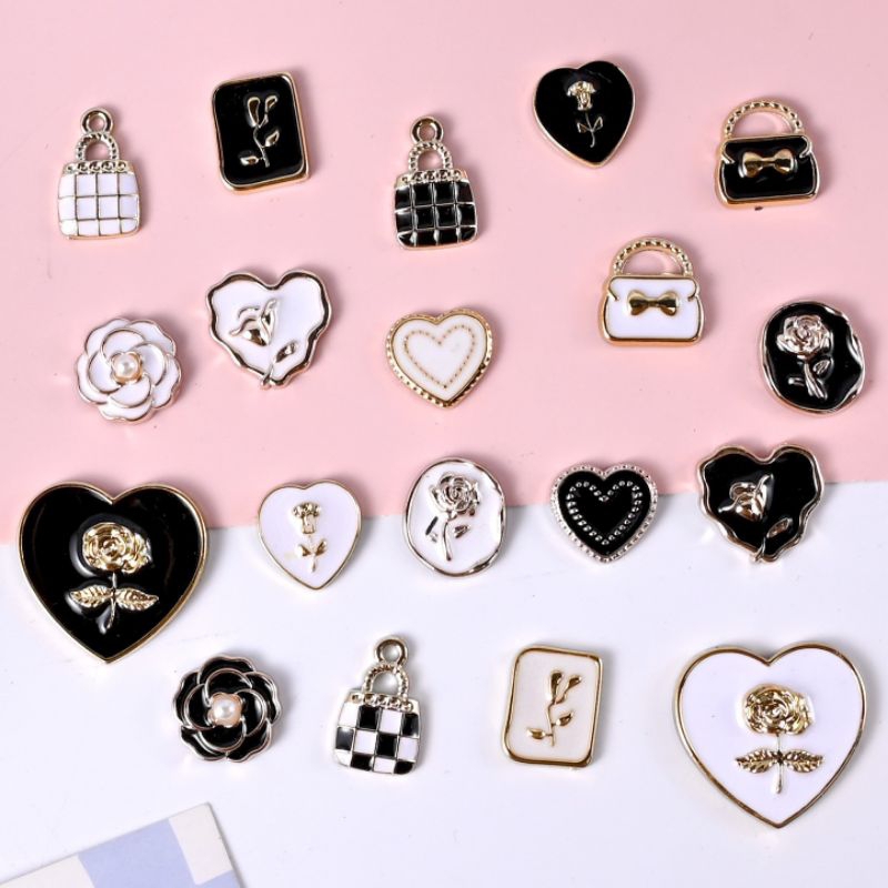 CHARM KIM LOẠI Y2K MIX TRẮNG ĐEN GẮN KẸP TÓC