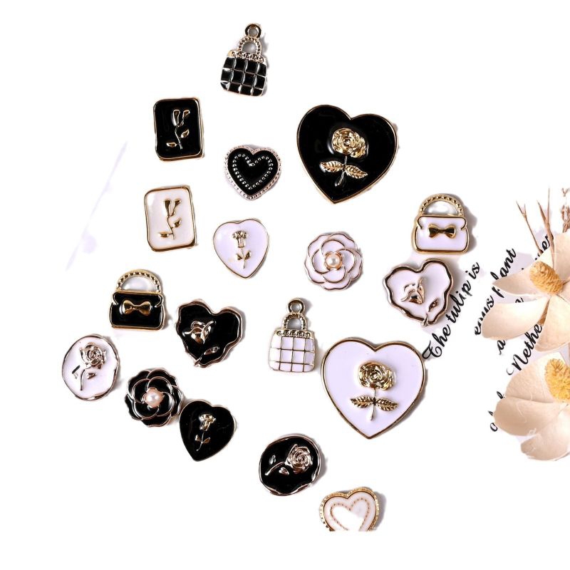 CHARM KIM LOẠI Y2K MIX TRẮNG ĐEN GẮN KẸP TÓC