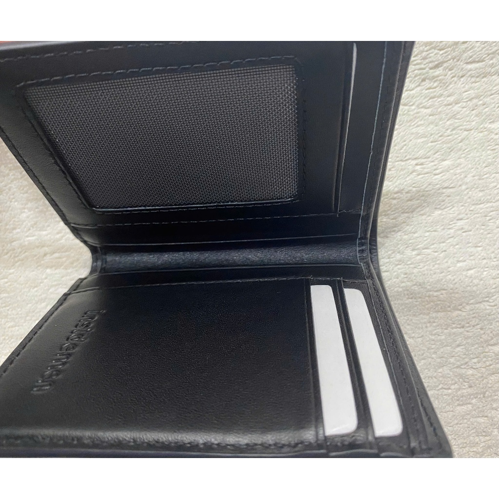 Ví đứng Insidemen IVW0040Z màu Đen, chất liệu da bò thật nhập khẩu, bề mặt vân hạt sang trọng, kích thước 110x90x15mm