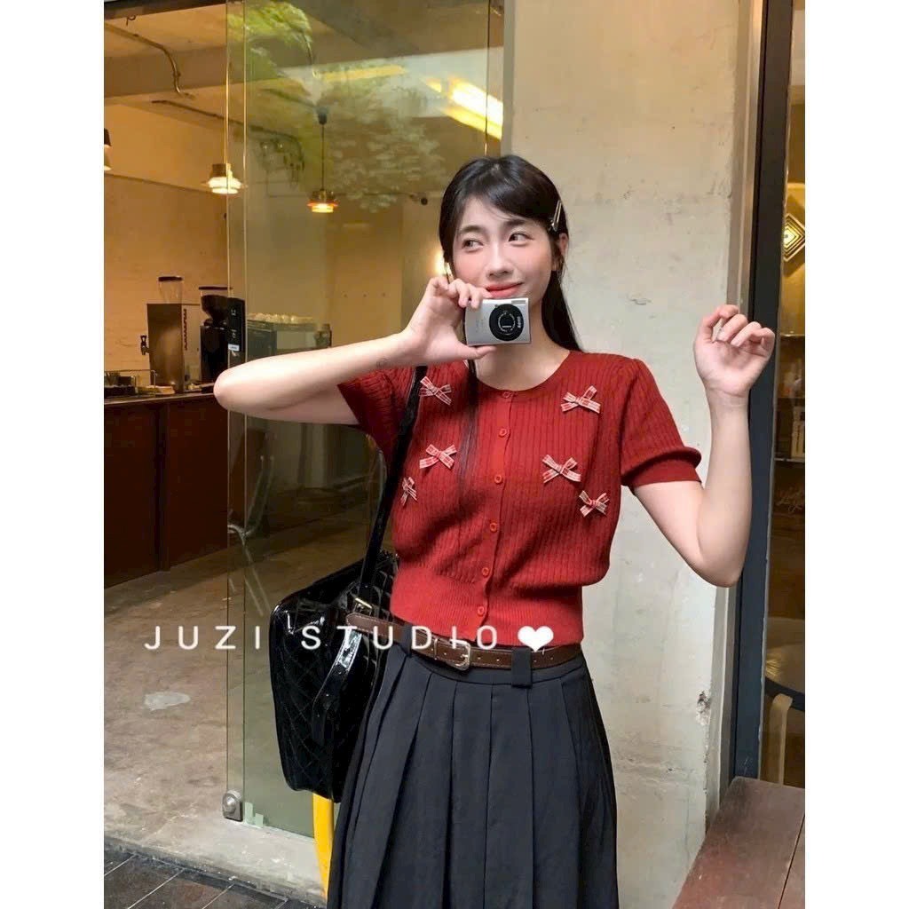 ☘️ Áo len đính nơ cái cúc tay cộc, chất len cừu hàng QC. dễ phối đồ. đi chơi, đi làm , đi học đều ok