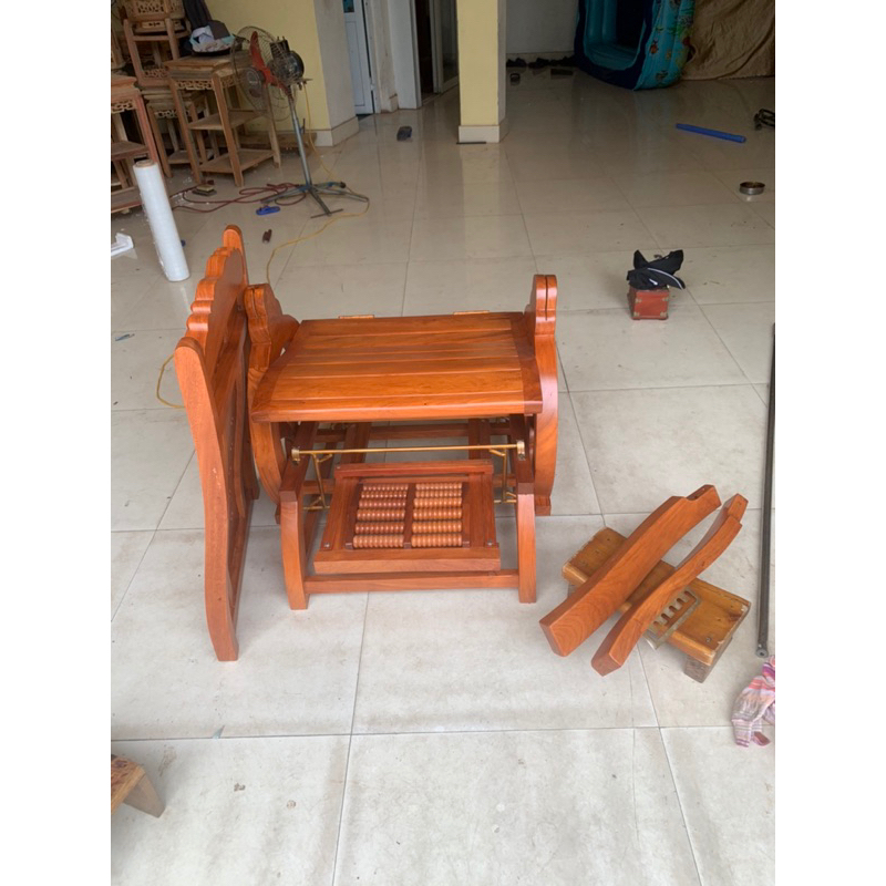 ghế lười đu đưa gỗ gõ, hương đá có bàn mát xa chân