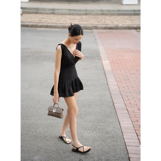 Đầm linen Firstlove minidress dáng xòe tầng cổ V xẻ phong cách nữ tính, trẻ trung, tinh tế - REN STUDIO