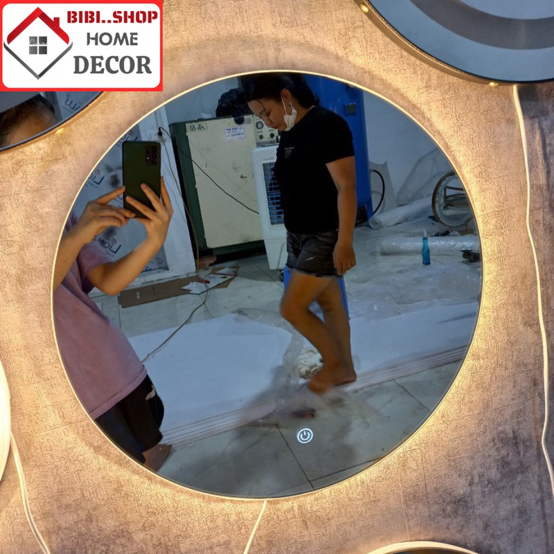 Gương treo tường đèn led cảm ứng 3 màu