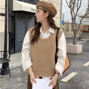 Áo gile len nữ dệt kim màu nâu, be kiểu dáng vintage cổ tròn kẻ sọc ngang chất len dày dặn Deliz Vn