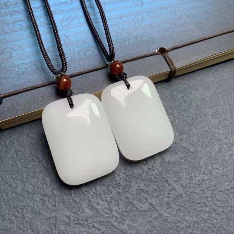 Thẻ bài vô sự ngọc hòa điền ,giúp mang lại tài lộc ,mang lại sự bình an và may mắn