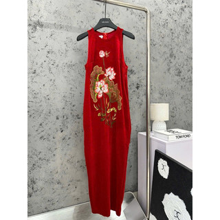 Váy nhung sát nách thêu hoa sen hồng