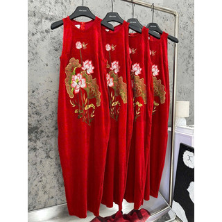 Váy nhung sát nách thêu hoa sen hồng
