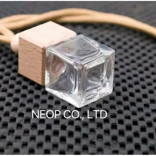 Chai Tinh Dầu Treo Xe Ô Tô Bằng Thủy Tinh - Lọ Chiết Tinh Dầu Hình Vuông - Hàng Loại 1