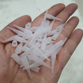 -Ngòi nhựa xanh và trắng dùng cho may xăm thần thánh