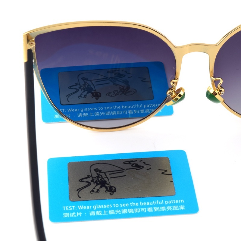 Thẻ Test Phân Cực Cho Kính Mát Kính Râm Phân Cực Bằng GIẤY ( Polarized Glasses Test Plastic Card )