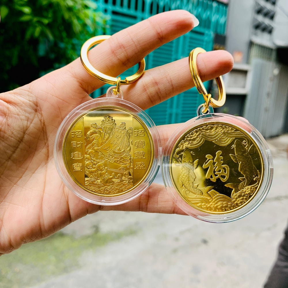 Móc khóa Đồng Tiền Xu Hình Thần Tài Khai Lộc - Cá Chép Phong Thuỷ May Mắn