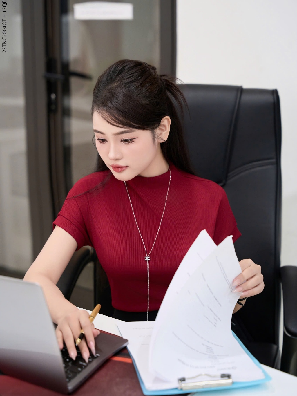 Ảnh Áo Thun 𝐂𝐂𝐇𝐀𝐓 Kiểu Bổ Lưng Sau Dáng Ôm Chất Vải Mềm Mịn Co Giãn 4 chiều 23TNC2004OT 2