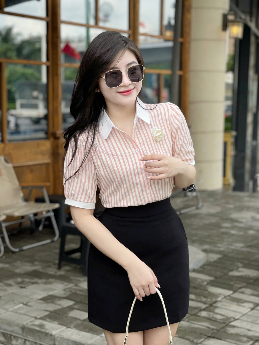 Ảnh Áo sơ mi nữ kẻ ngắn tay cổ đức cài hoa  chất vải nhập Hàn Evalover 1