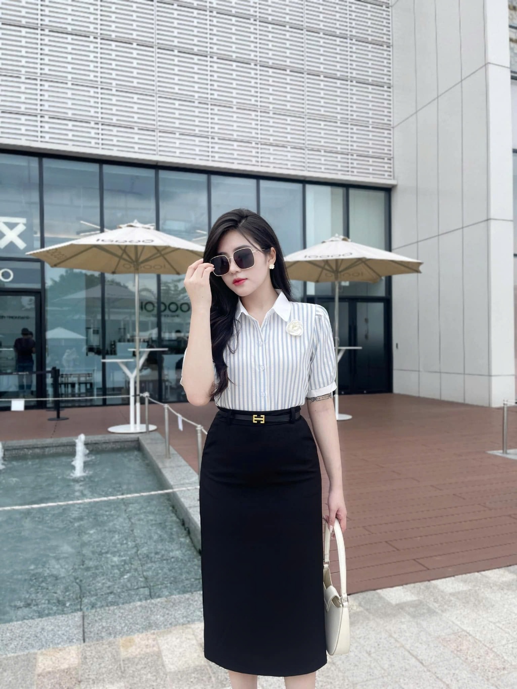 Ảnh Áo sơ mi nữ kẻ ngắn tay cổ đức cài hoa  chất vải nhập Hàn Evalover 4