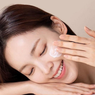Tinh Chất Chống Nắng Nâng Tone Trắng Hồng Tự Nhiên Omi Menturm Chống Nước Và Mồ Hôi, Bã Nhờn SPF50+ PA++++ (80g/tuýp)