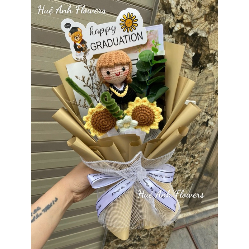 Bó kỉ yếu hướng dương, bạn nam nữ len tặng Hẳn GRADUATION (Có túi giấy ...