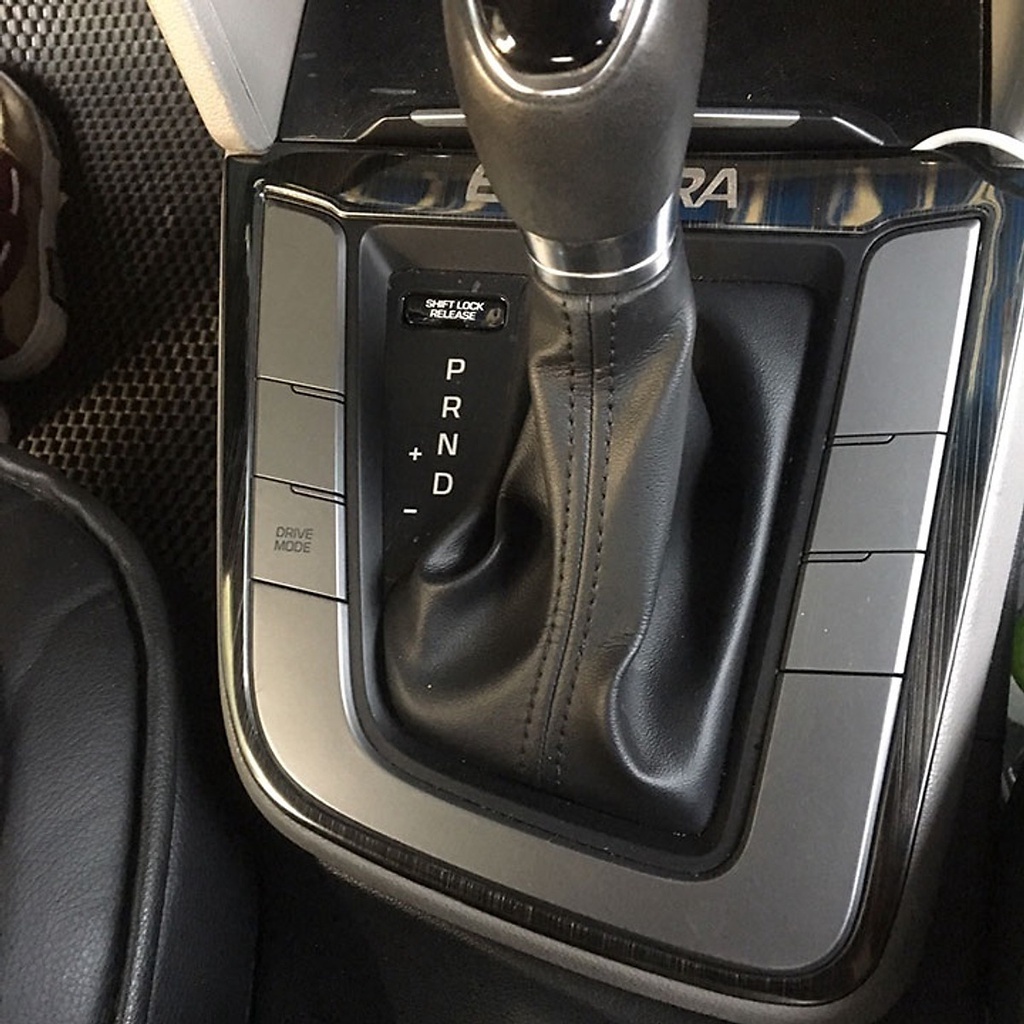 Ốp Nội Thất Xe Hyundai Elantra 2016 - 2021, chất liệu Titan cao cấp
