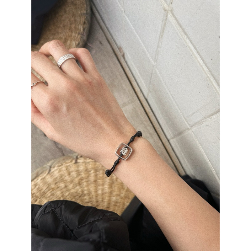 Vòng tay Toho - vòng khoen vuông mix charm tuỳ chỉnh kích thước