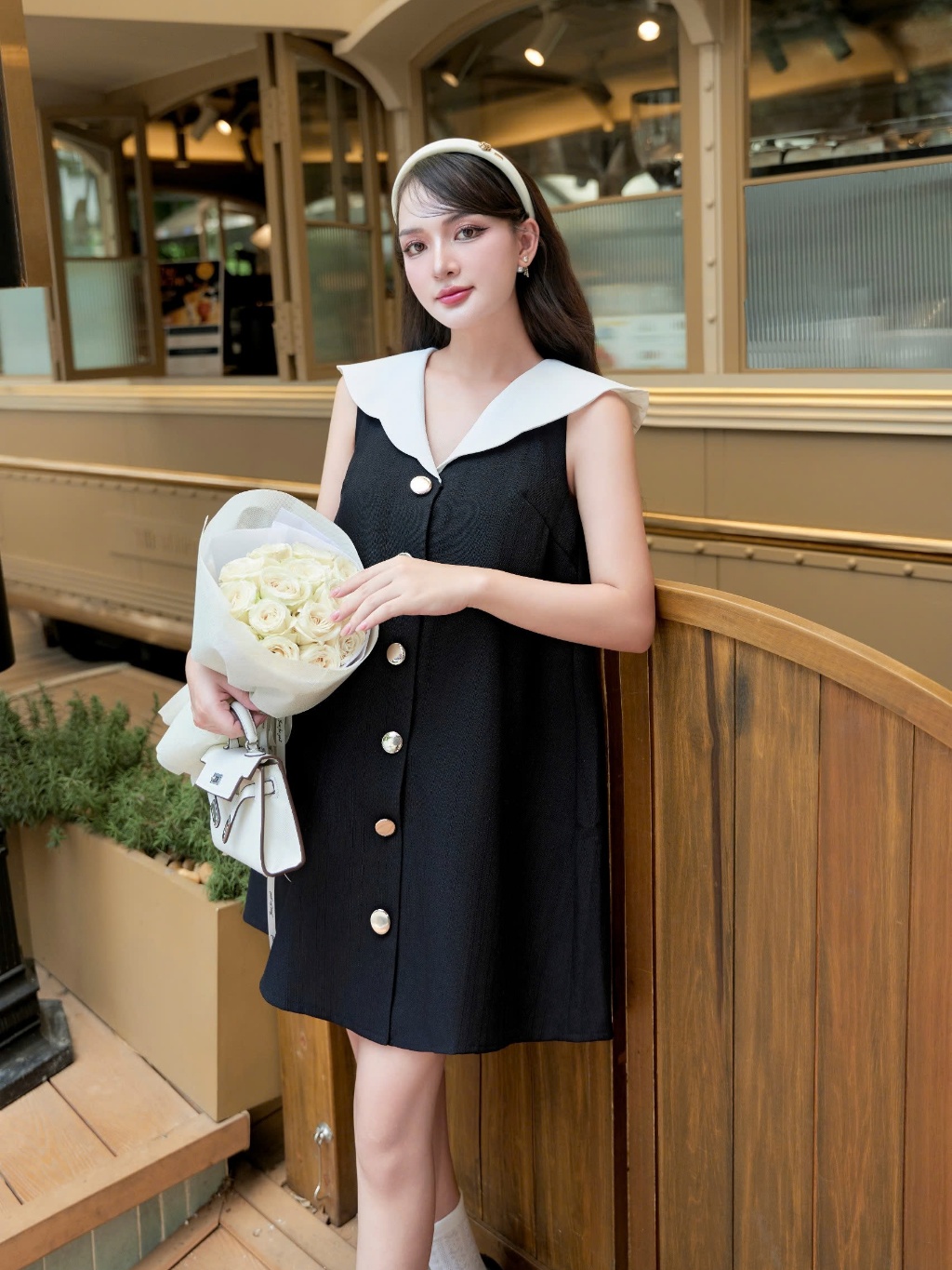 Ảnh Đầm Suông Cổ V Viền Bèo Dễ Thương - EDINI - D1603 1