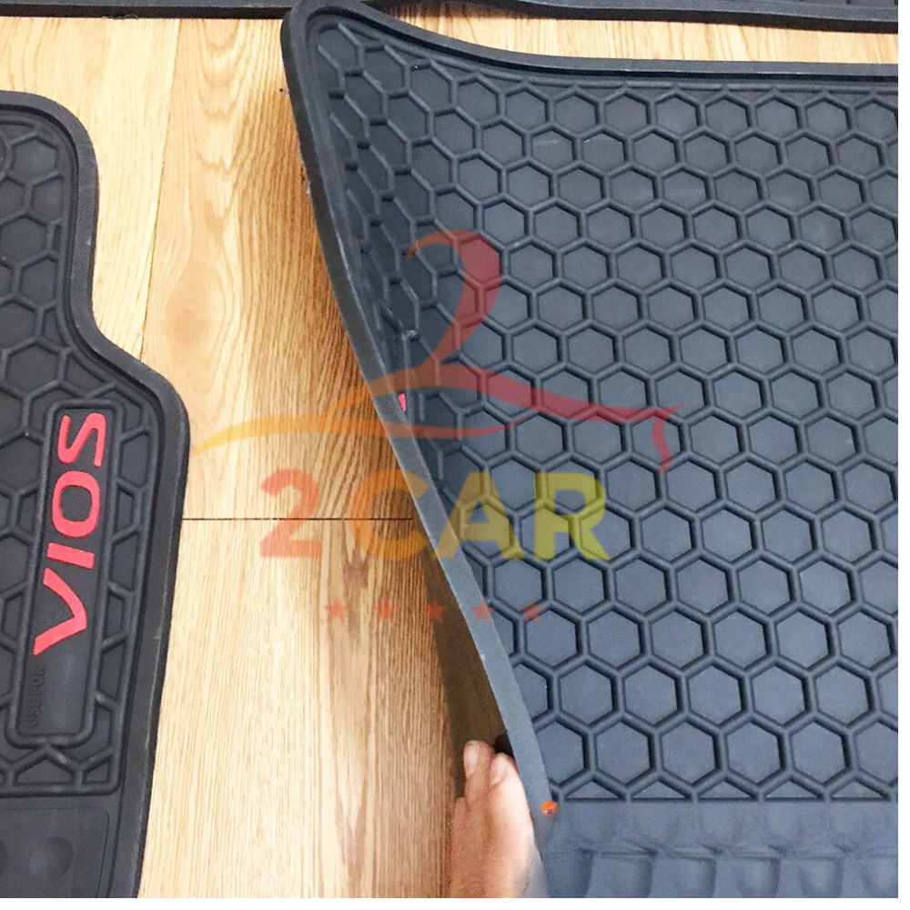 Thảm lót sàn cao su xe Toyota Vios 2014- 2022, 2023 2024 2025 2026 cao cấp tổ ong chữ đỏ