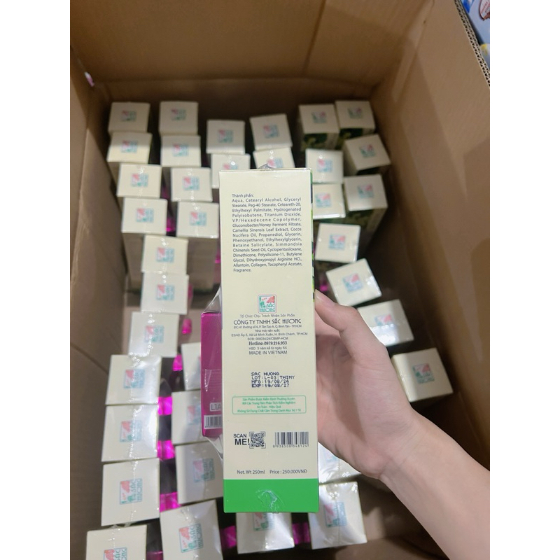 Kem dưỡng trắng da toàn thân Sắc Hương 250ml ,hỗ trợ làm đều màu da, chống nắng, cung cấp độ ẩm, làm mềm mịn da.