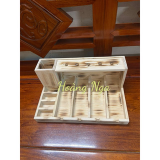 kệ đựng tông đơ kéo 4 tông kt 40x25cm gỗ thông màu khò cháy