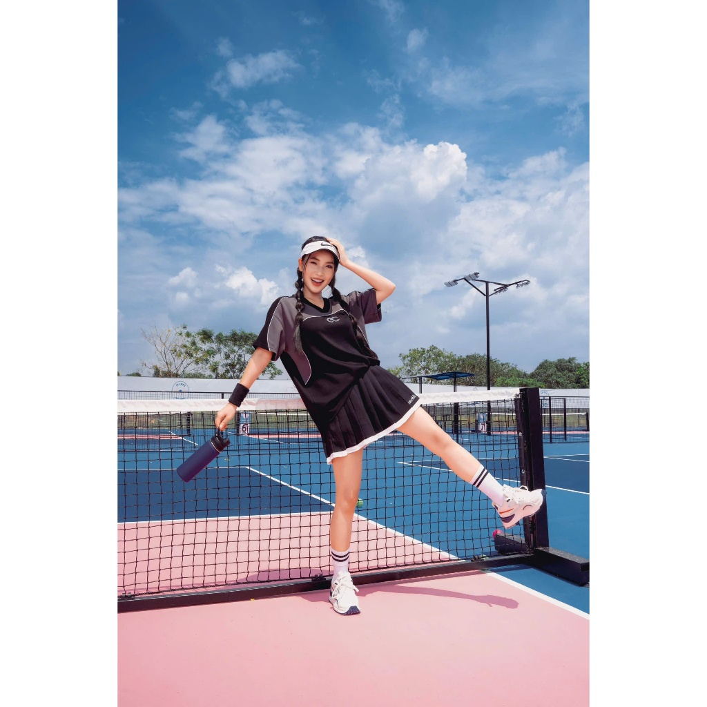 Chân Váy Tennis Xếp Ly Chính Hãng ECOCHIC Logo Thêu Dáng Xoè Ngắn Cạp Cao Có Lót Trong Màu Trắng Be Than B079
