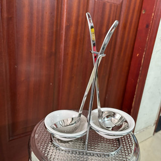 Giá Để Thìa Canh Đôi Inox - Giá Kê Muôi Lẩu và 2 Bát Đựng Sành Sứ / Inox Sang Trọng