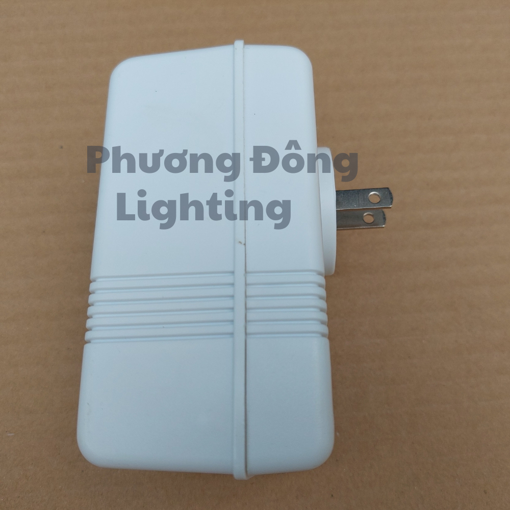 Biến áp chuyển đổi nguồn điện 2 chiều - 220V sang 110V và ngược lại - Chân cắm 3 chấu 150W