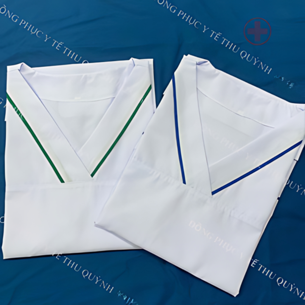 Bộ Scrubs Trắng viền Xanh lá vải lon nhật - bác sĩ, blouse cổ tim, đồng phục điều dưỡng, spa, thẩm mỹ viện, dược sĩ
