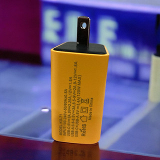 Sạc 120W có 4 cổng PD Type-C và USB QC 3.0