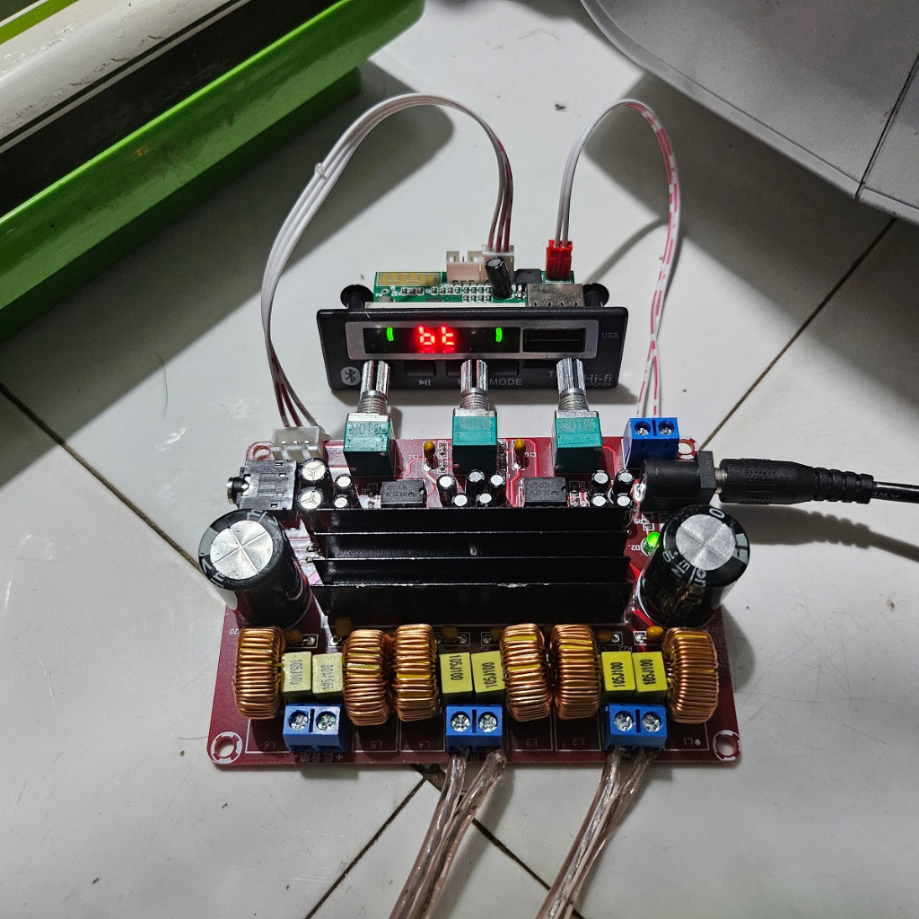 Mạch khuếch đại âm thanh cho hệ thống loa 2.1 công suất tổng 200W 3 đường tín hiệu 50Wx2 vệ tinh + 100W sub siêu trầm