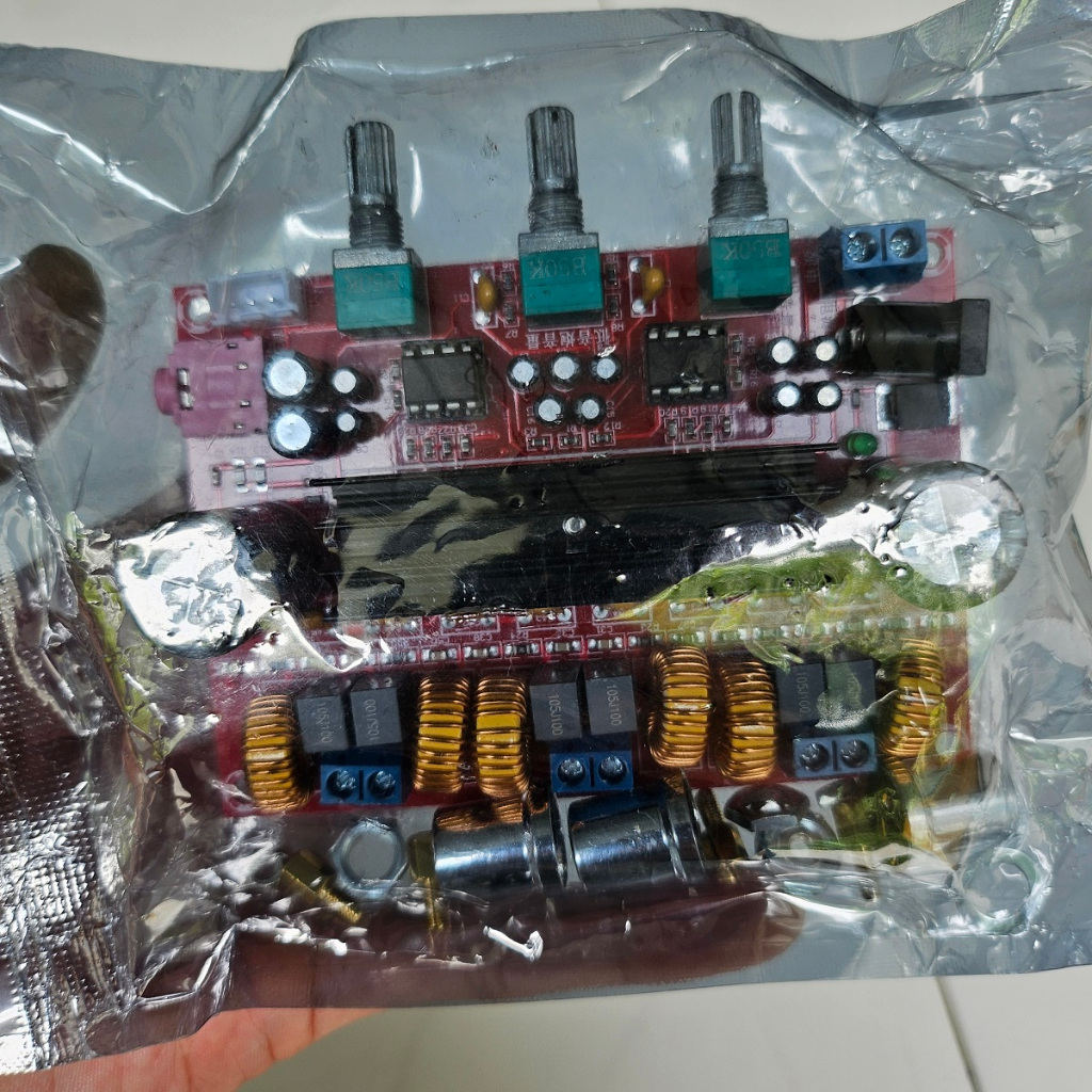 Mạch khuếch đại âm thanh cho hệ thống loa 2.1 công suất tổng 200W 3 đường tín hiệu 50Wx2 vệ tinh + 100W sub siêu trầm