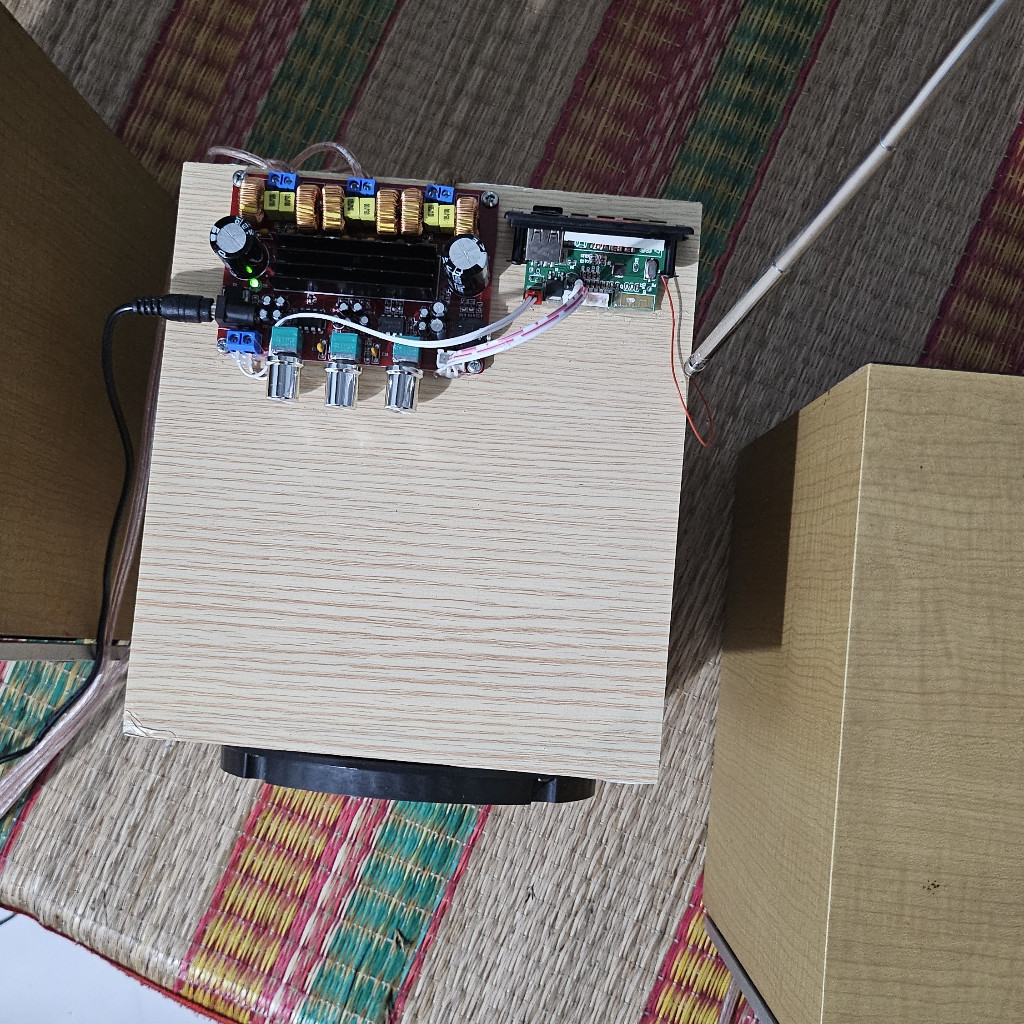 Mạch khuếch đại âm thanh cho hệ thống loa 2.1 công suất tổng 200W 3 đường tín hiệu 50Wx2 vệ tinh + 100W sub siêu trầm