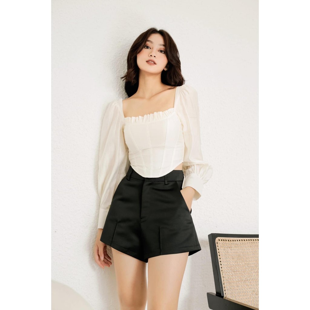 Áo KAT TOP chất liệu crepe dáng corset cùng quần chất liệu tafa CALY SHORT 2 màu đen và be