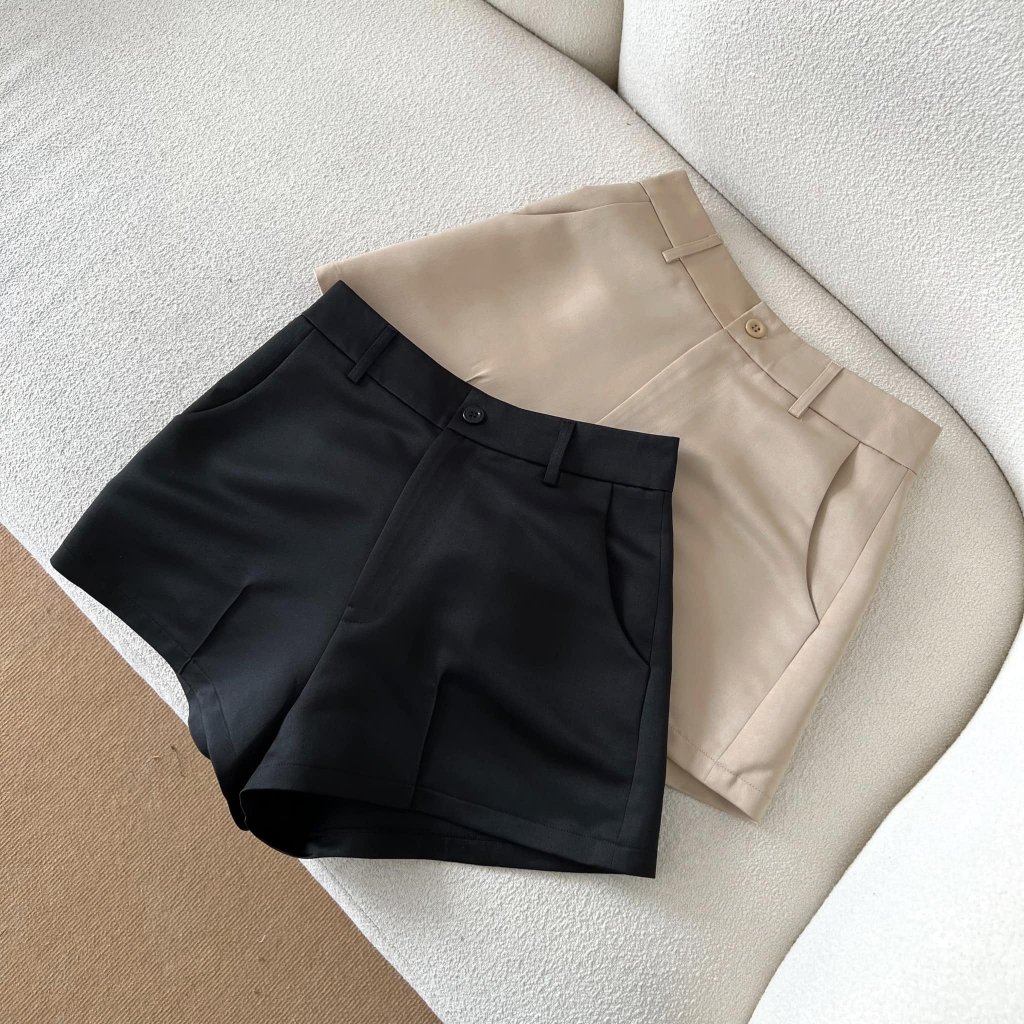 Áo KAT TOP chất liệu crepe dáng corset cùng quần chất liệu tafa CALY SHORT 2 màu đen và be