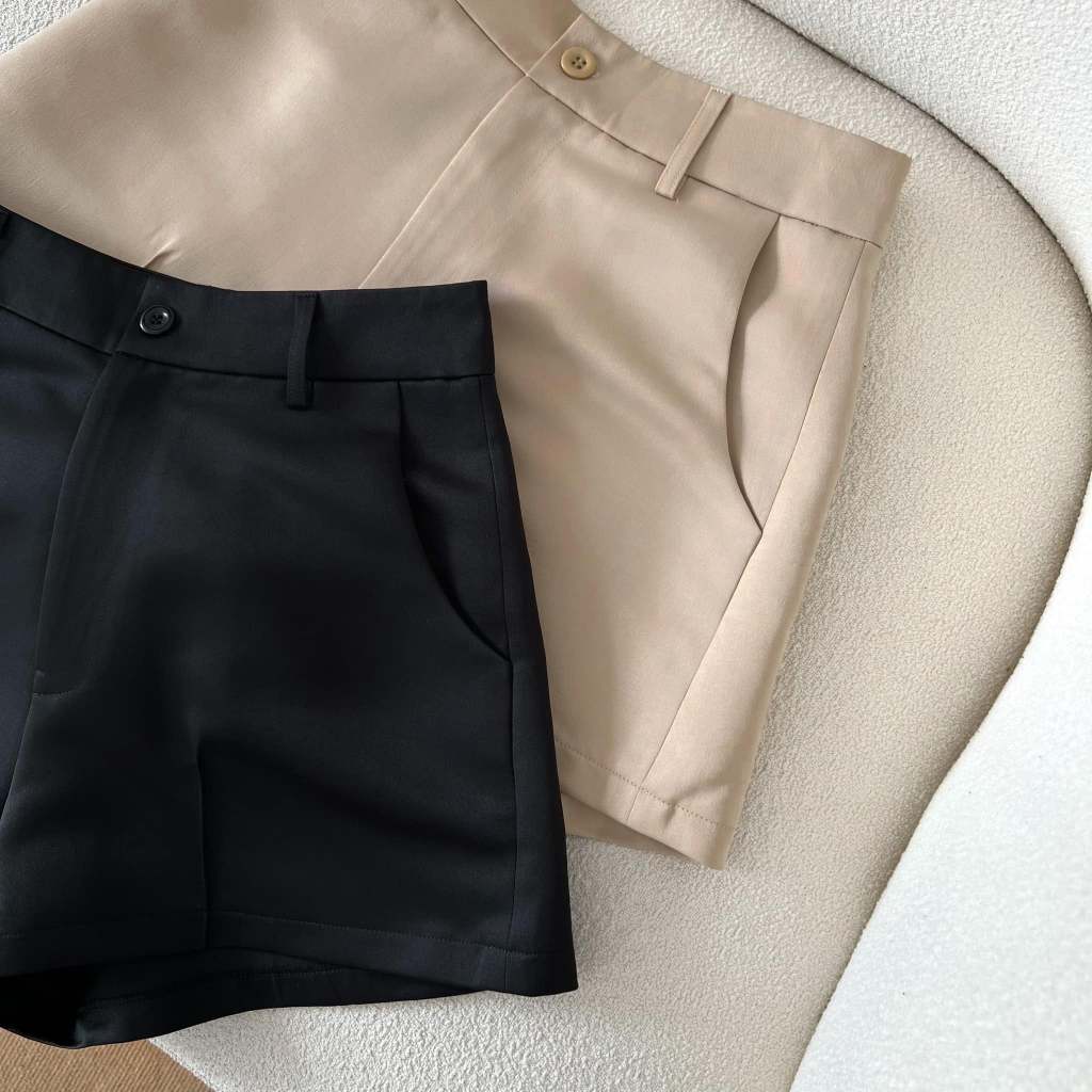 Áo KAT TOP chất liệu crepe dáng corset cùng quần chất liệu tafa CALY SHORT 2 màu đen và be