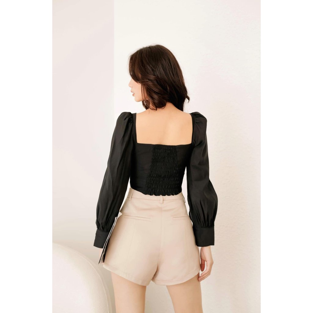 Áo KAT TOP chất liệu crepe dáng corset cùng quần chất liệu tafa CALY SHORT 2 màu đen và be