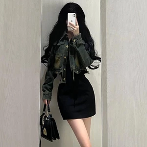 Áo khoác jean dáng croptop tôn dáng mùa thu đông năm 2024, khoác denim dáng ngắn dài tay màu đậm cá tính (HC20)