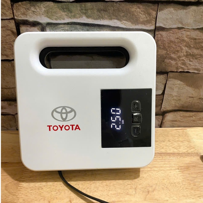 Bơm Oto Toyota Thế Hệ Mới - Đồng Hồ Điện Tử