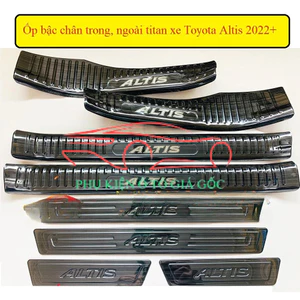 Ốp bậc chân trong, ngoài xe Toyota Altis 2022, 2023, 2024 titan phay xước cao cấp