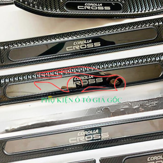 Ốp bậc cửa, nẹp bước chân trong, ngoài xe Toyota Corolla Cross 2020 - 2022, 2022, 2023, 2024 vân carbon cao cấp