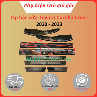 Ốp bậc cửa, nẹp bước chân trong, ngoài xe Toyota Corolla Cross 2020 - 2022, 2022, 2023, 2024 vân carbon cao cấp