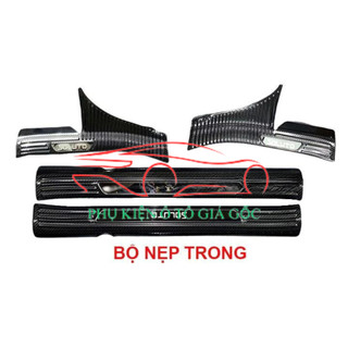 Ốp bậc chân trong, ngoài xe Kia Soluto 2019 - 2021, 2022, 2023 vân cacbon cao cấp