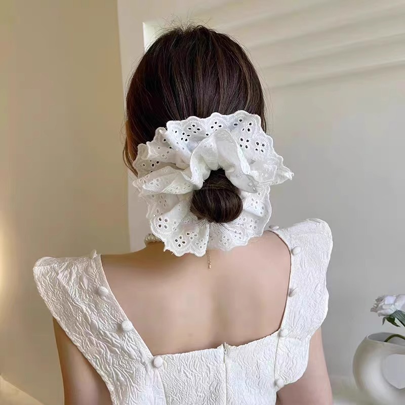 Cột tóc Scrunchies vải ren thêu 4 tầng, cỡ lớn (16 - 20cm) - Cột tóc ren phong cách Triệu Lộ Tư - Pastelish Label