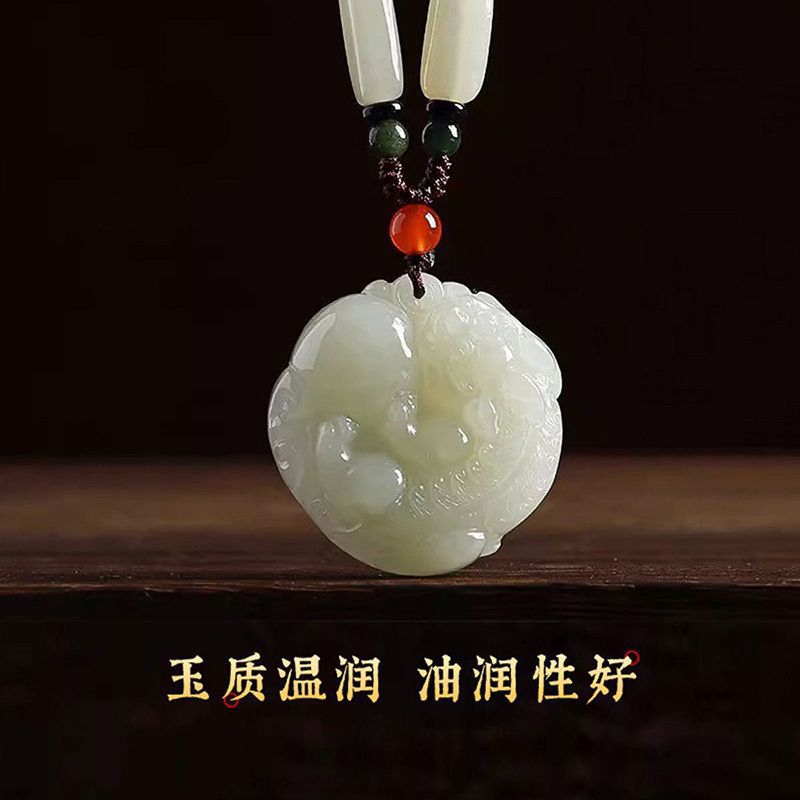 Dây chuyền tỳ hưu ôm nguyên bảo ngọc hòa điền tự nhiên loại A, giúp thu hút tài lộc ,kèm dây đeo