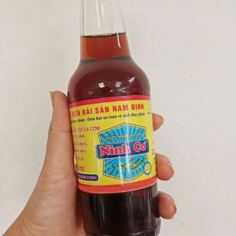 Nước mắm chắt truyền thống chai 300ml. Đạm >=34ng/l. Không chất bảo quản. Chai thủy tinh. Mắm Hải hậu Nam Định
